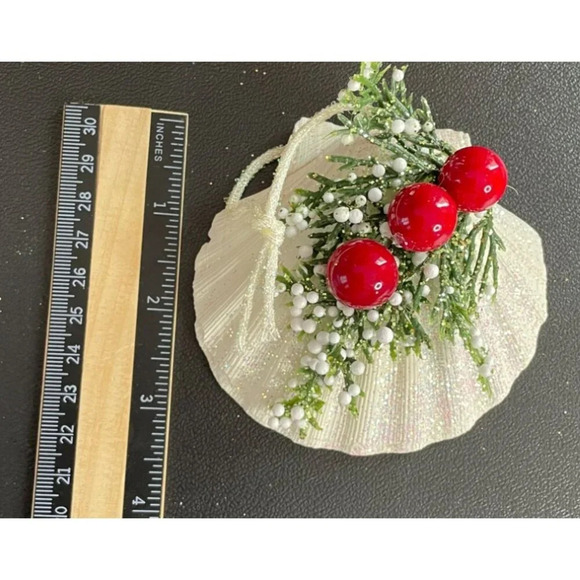 Seashell Glittery Christmas Holiday Ornaments Red Berries‎ & Flowers Set Of 2 - Picture 5 of 6